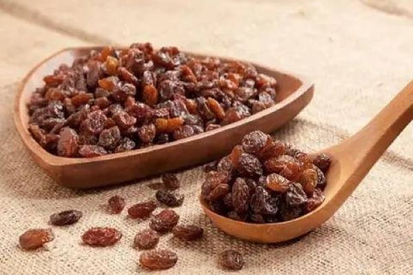 تصویر 2 از کشمش تیزابی ملایر مناسب مصرف روزانه خانواده و میان‌ وعده